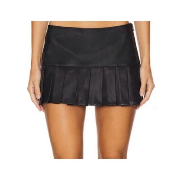 NWOT SUPERDOWN Antonia Micro Mini Skirt in Black - Picture 1 of 4